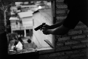 Un membro di una gang a Tegucigalpa, Honduras. (Sean Sutton/Panos Pictures for The Washington Post)